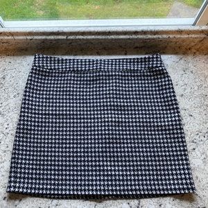 Lord & Taylor size 14 skirt - Black and cream color